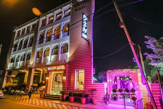 D2M Hotel and Restaurant