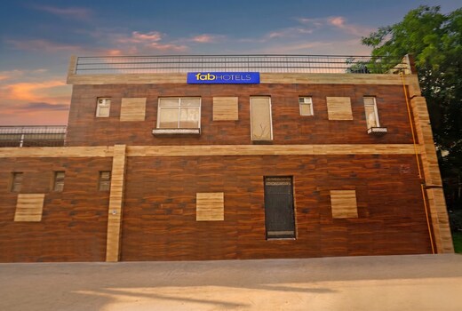 FabHotel Vasant Villa