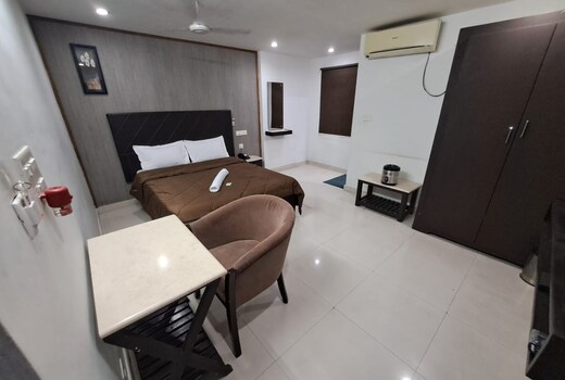 HOTEL MEENA PARADISE