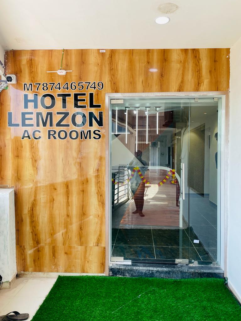 Hotel Lemzon Gandhinagar