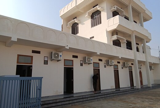 Dhoorji Resort