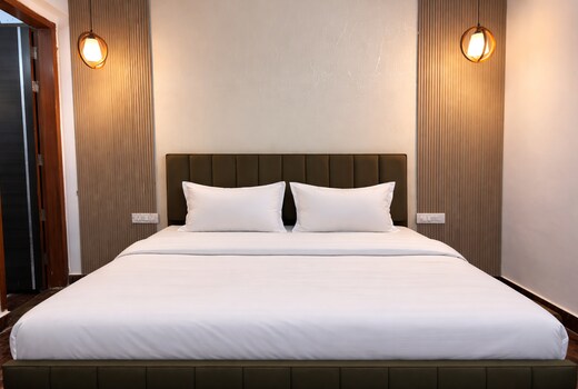 Modern Studio Room with Kitchen near Sec 62 Noida
