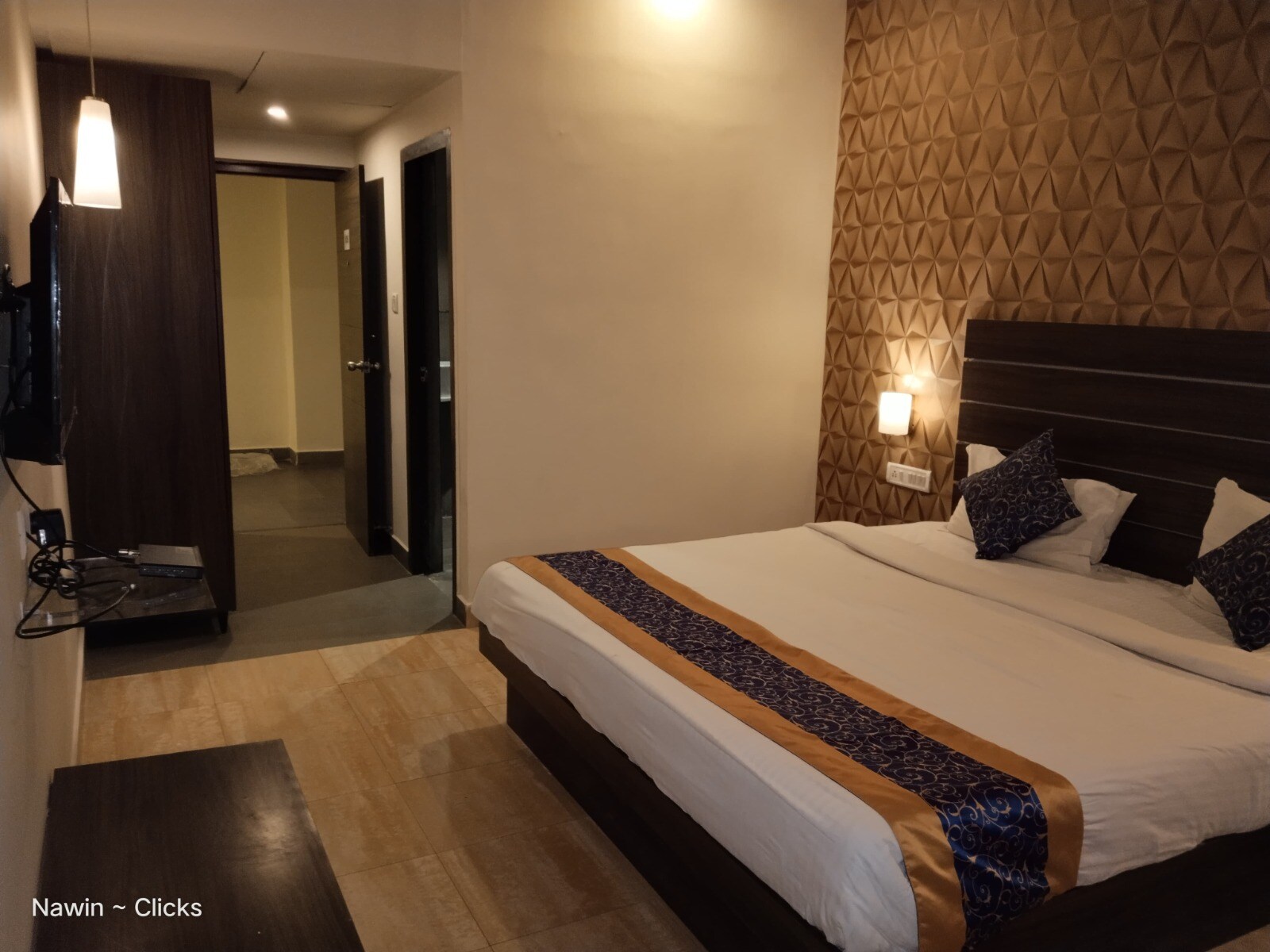 Redfox AMPA Hotels( Skyone Mall)