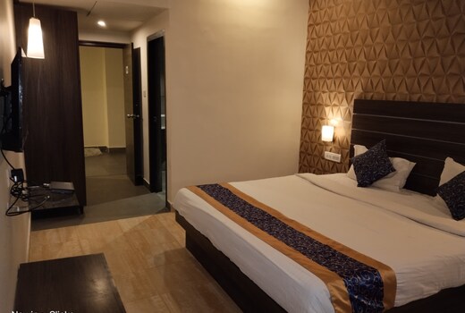 Redfox AMPA Hotels( Skyone Mall)
