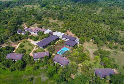 Tropical Life Resort and Spa
