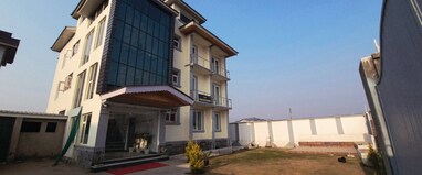Azuri Bliss Resort ( 1 Min Drive to Railway Station)