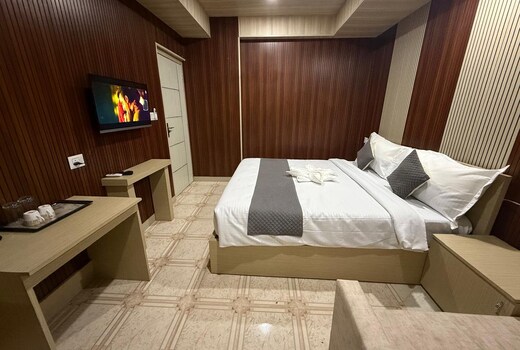 Hotel Alohi Grand (A Boutique Hotel)