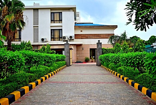 When In Gurgaon - Standard Luxury Apartments | Next to Artemis