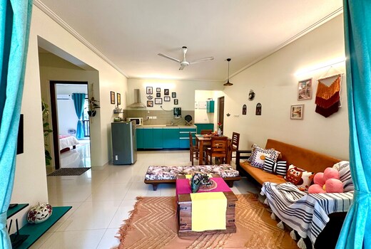 Colorato - Vibrant Pool View Villa Apartment