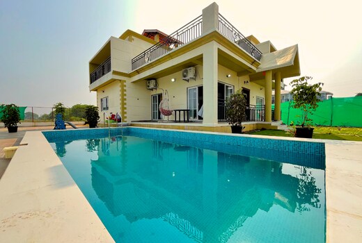Pool and Pause Villa | Staymist