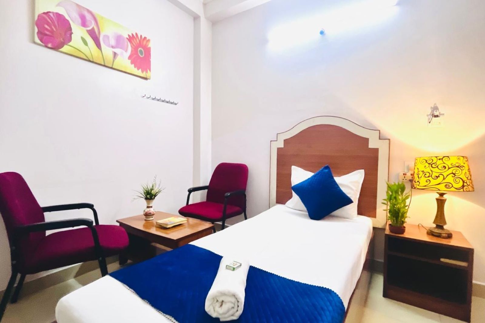 S M TRAVELLERS INN