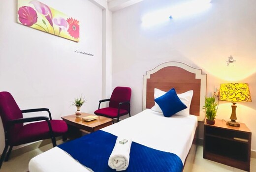 S M TRAVELLERS INN