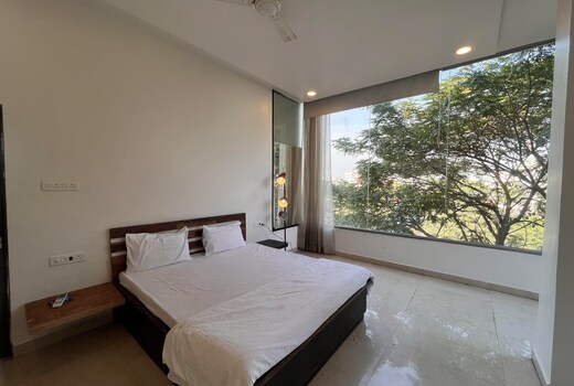 HOTEL GOLDEN LEAF