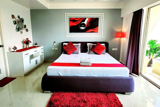 Xanadu Studio Apartment 902