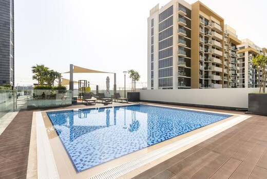 ELIVAAS Curated Bright Studio Balcony Close to Downtown Dubai