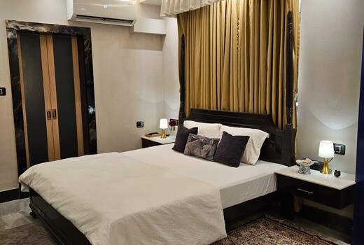 Royal Platina Suite With Jacuzzi