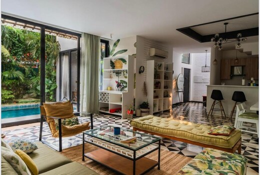 Villa Trompeta by Amorey Stays