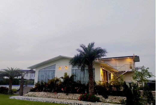 Shaw State Classic White Cottage