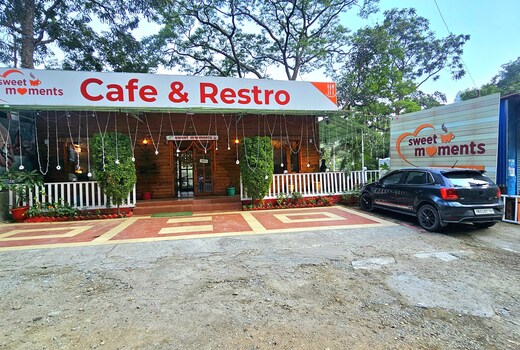 Sweet Moments Cafe & Restro