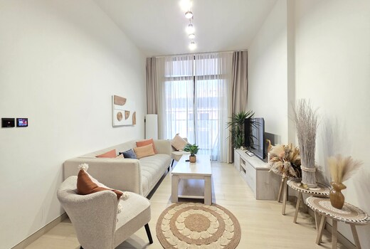 Modern 2-Bed Apartment with Stunning 15th-Floor Views
