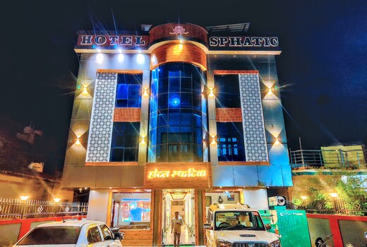 Hotel Sphatic- 5 Mins from KamtaNath Temple.