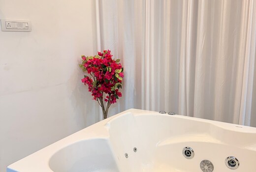 Luxury 2BHK in Koramangala Smart Lock Lift AC