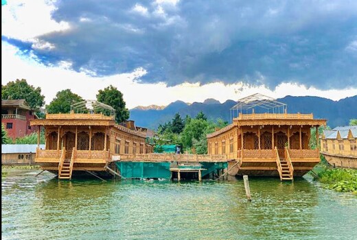 Houseboats by Vanda