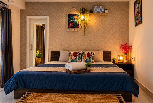 Royal Abode 2BHK Couple Friendly JalMahal MI Road