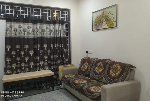 Cozy 3 BHK Yashoda KIMS Sec bath