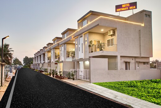 Hotel Southgate Villa Near Bangalore Airport