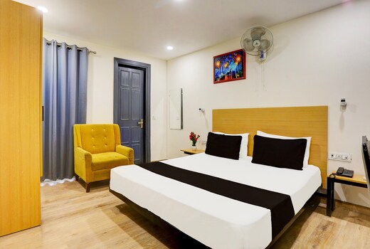 Hotel O Near Anand Vihar Metro Station
