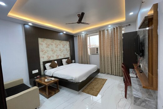 Hotel Tara Tower