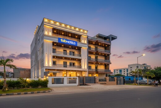FabHotel Expo Centre Inn- Nr. Sharda University