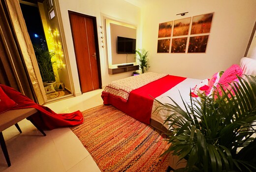 Couple Canvas- Luxurious 1-BHK Peaceful Apartment