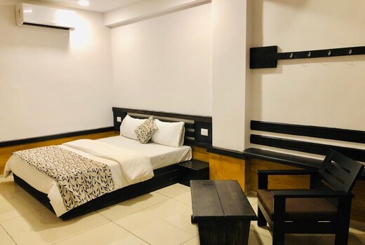 Hotel Yellow Lime