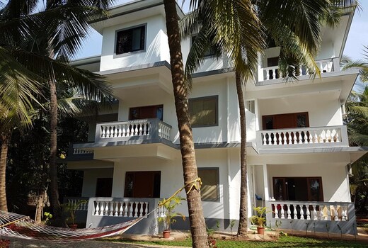 Palm Shades Spring | Rooms & Pool