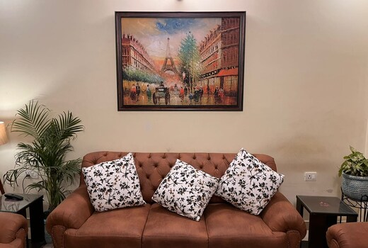 Rose Apartment By Doon Divine