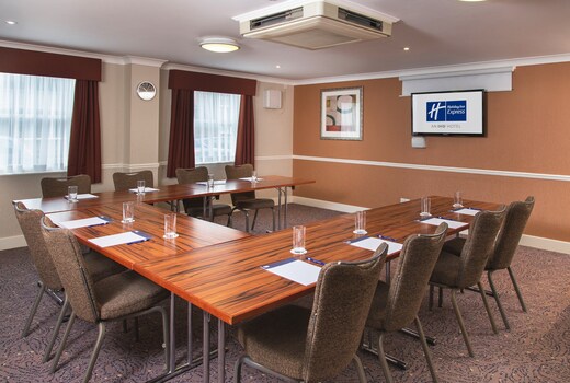 Holiday Inn Express Leeds East