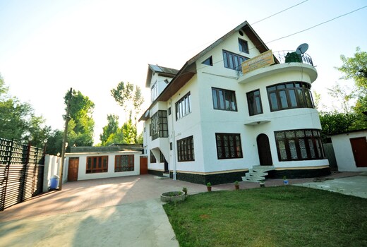 NEW CROWN HOTEL