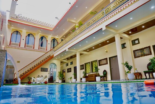 Hotel Cyra palace
