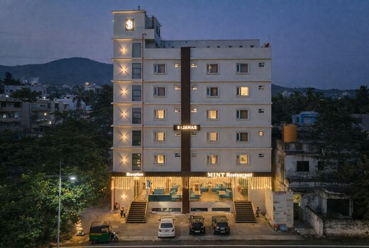 JANA'S HOTEL
