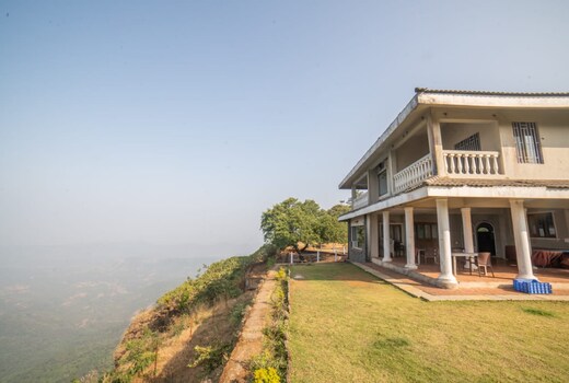 The Cliffhanger - Tarzan's Villa In The Wilderness