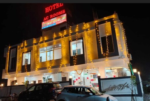 Highway Relax Inn
