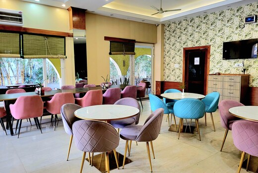 Impreza Luxury Stay | Garden | Restaurant