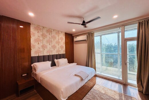 Hotel J P Grand