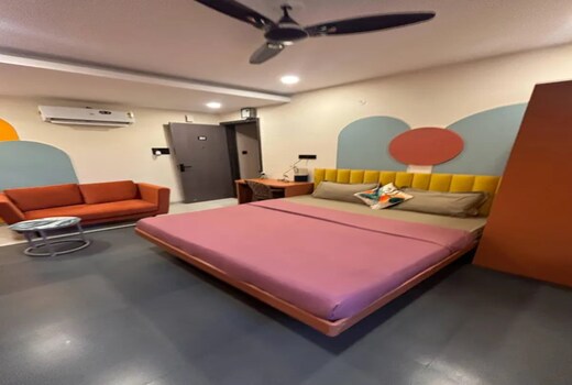 FabHotel Hostique Stays