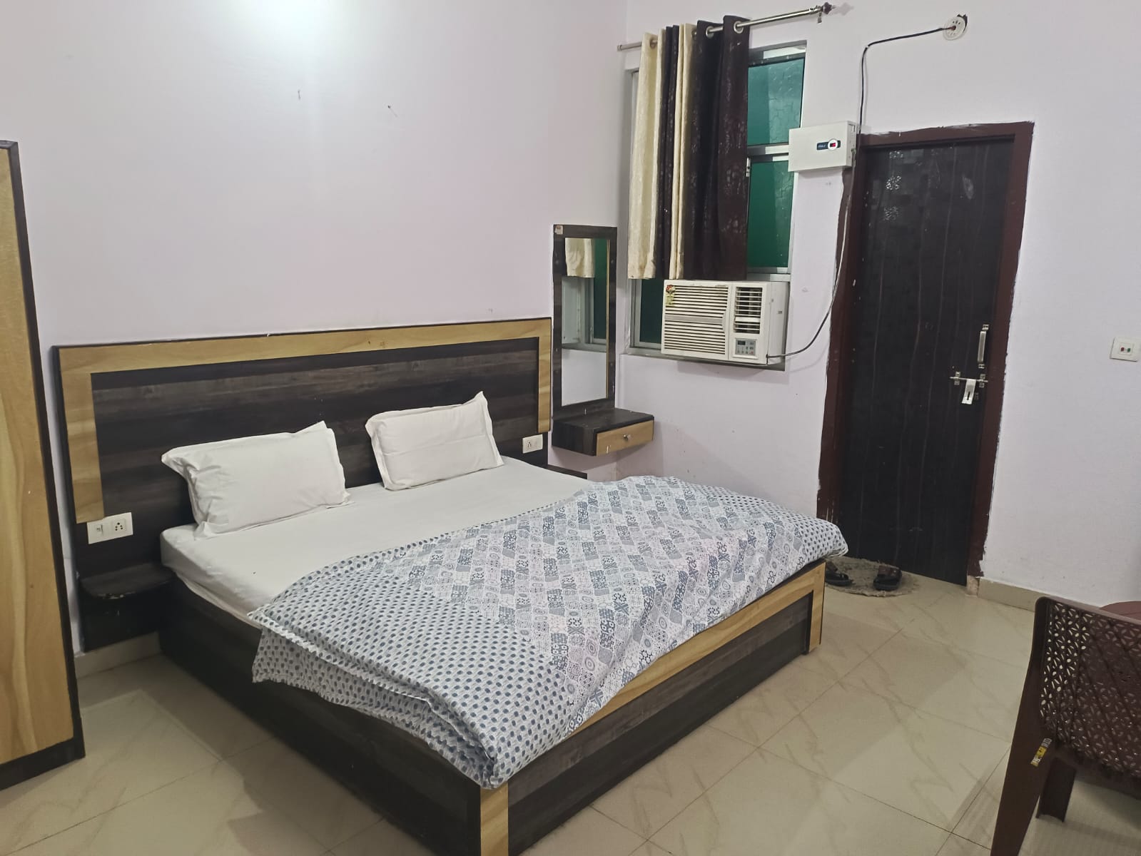 Arihanta Hotel