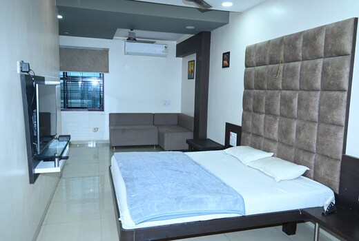 Hotel Shri Sai lodging and Banquet Hall