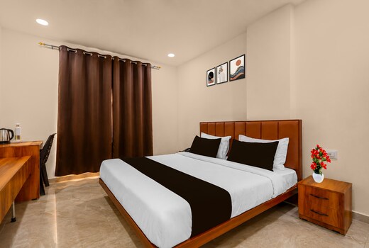 Collection O Anand Junction Formerly Golden Retreat Hotel