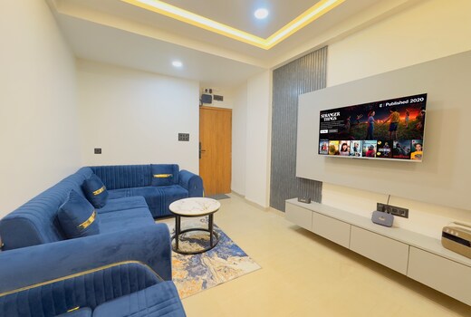 Home Escape Blissful 2BHK Close to Mahakal Temple